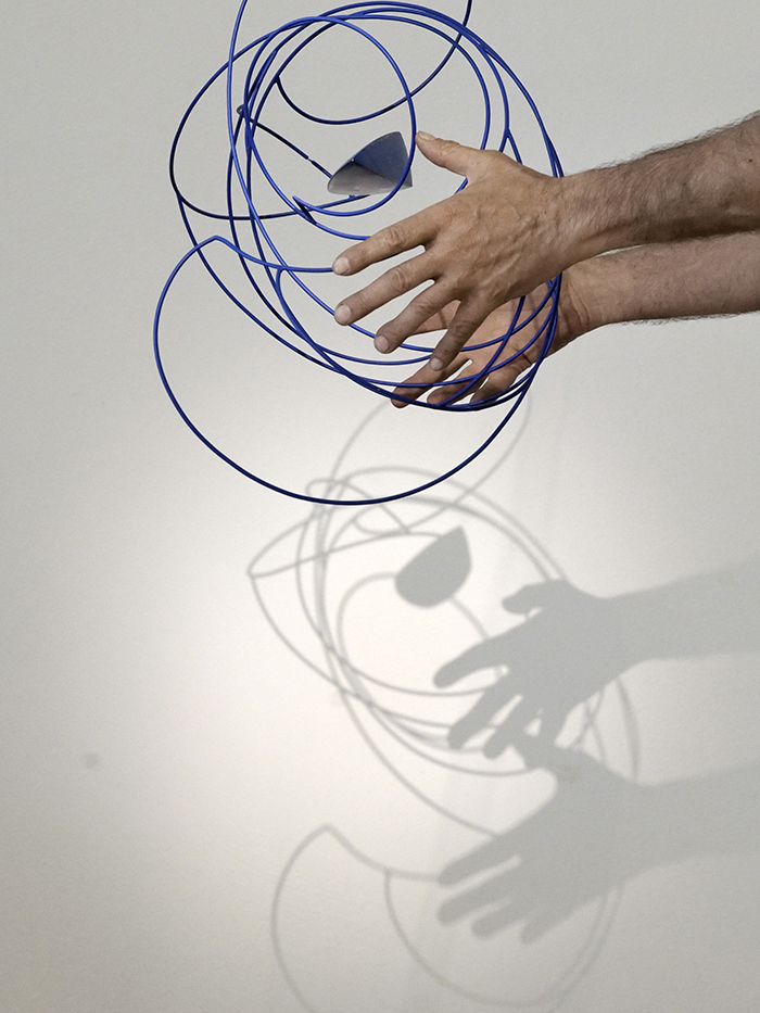 Wolkenflug - Luftobjekt, Stahl und Draht, lackiert und patiniert, 2023